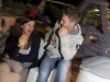 Amici a spiaggia a festa