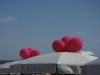 palloncini sopra gli ombrelloni