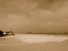 Panoramica spiaggia con neve