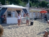 gazebo e famiglie in spiaggia a gabicce mare